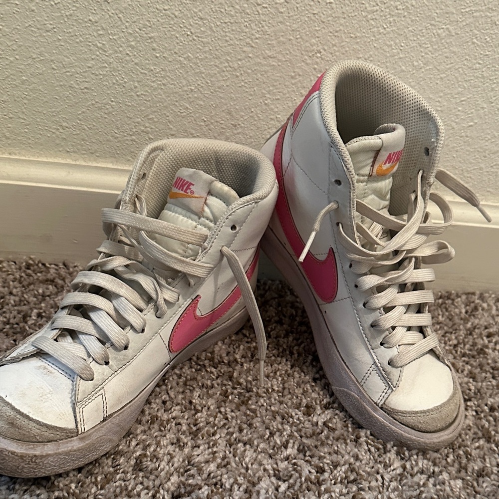 Nike Women's Pink and White Sneakers